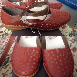 Rieker Antistress Flats MaryJanes NWT Size 39 81/2